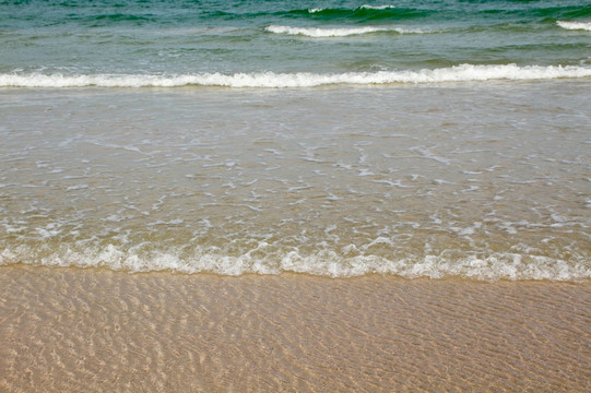 清澈的海浪