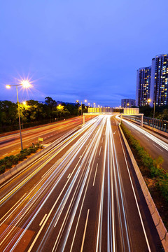 大城市公路中的光路