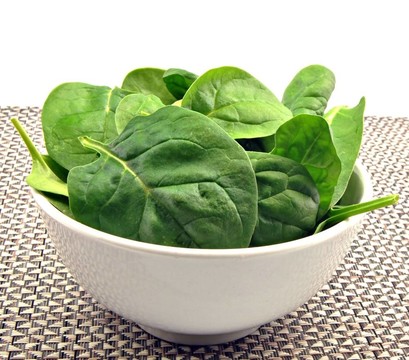 菠菜葉在白碗里