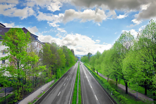 在巴登巴登的高速公路上。德國