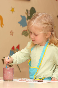 小孩子畫畫