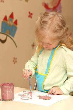 小孩子畫畫