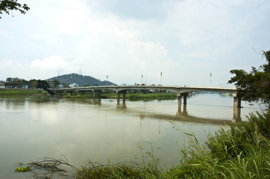 過(guò)河橋。