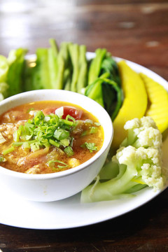 Nam Prik Aong；泰北的肉和番茄麻辣