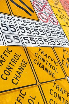 道路警示標志墻