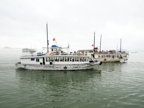 下龍灣越南旅游船。