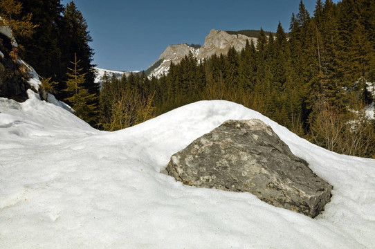 在喀爾巴阡山脈的雪山；Transylvania；羅馬尼亞