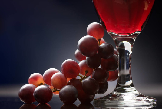 紅酒配葡萄