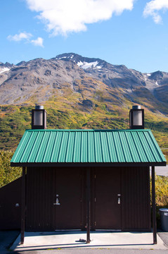 廁所架山