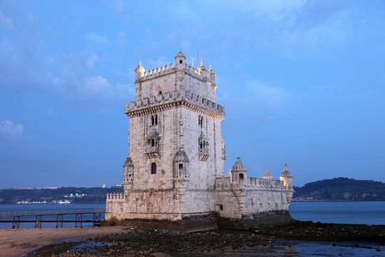 Torre de Belem（貝倫塔）在葡萄牙里斯本的黃昏；