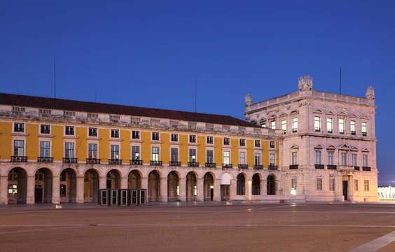 黃昏商業(yè)廣場(chǎng)。Lisbon；葡萄牙