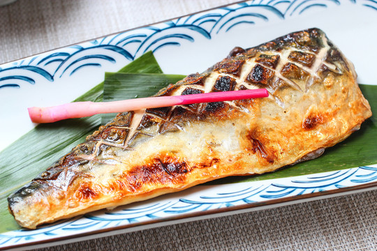 煎青花魚(yú)