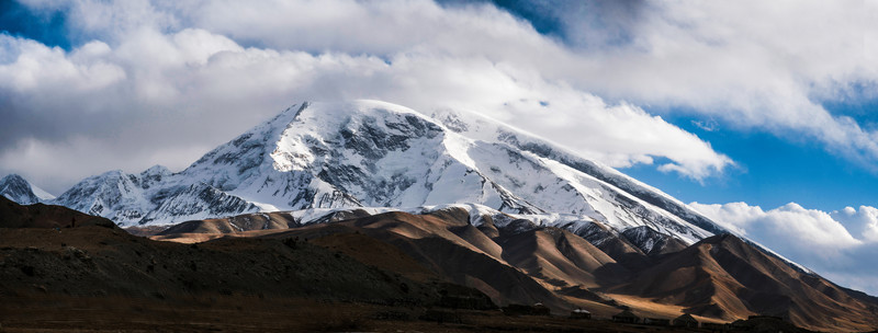 雪山慕士塔格峰