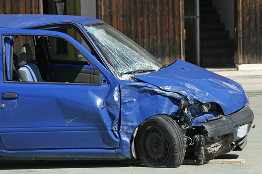 汽車在交通事故中被毀