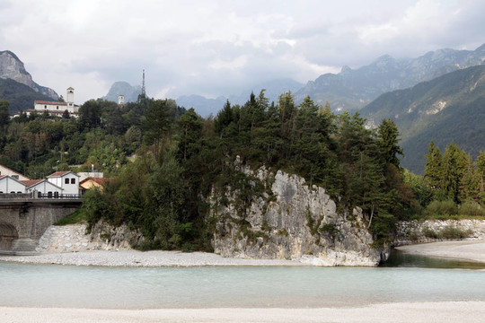 從moggio橋在山景
