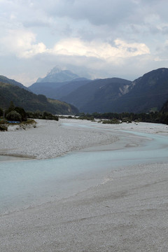 從moggio橋在山景