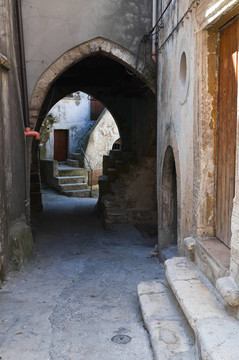 小巷。Vico del Gargano。普利亞。意大利.