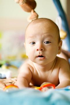 新生的嬰兒
