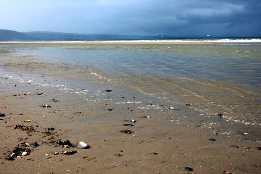 暴風(fēng)雨的海灘