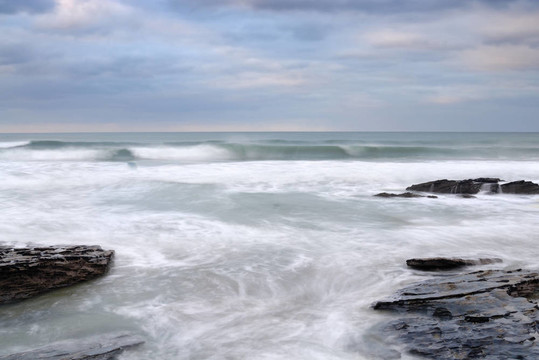 驚濤駭浪；Trebarwith東街；康沃爾。