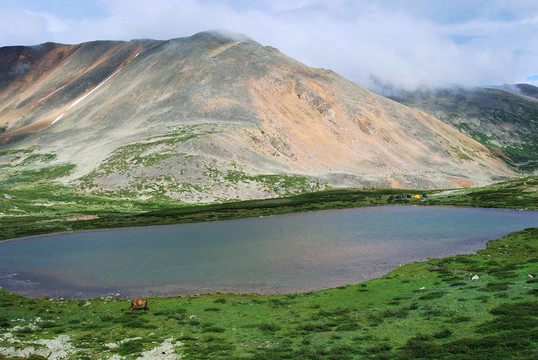 山上的湖。Gorny Altai；俄羅斯
