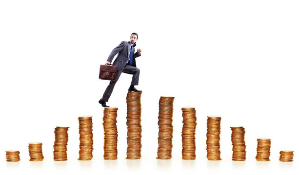 商人爬金幣堆
