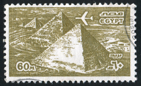 飛機(jī)在Giza Pyramids