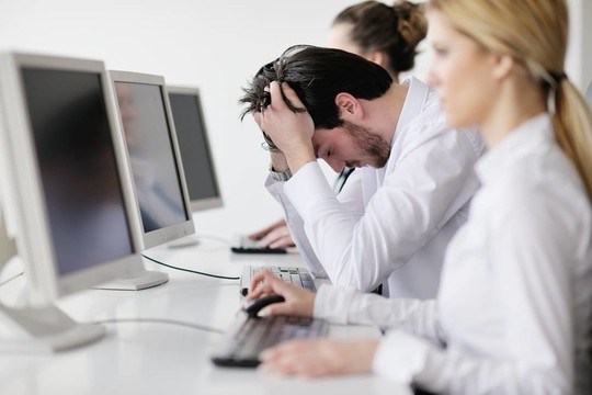 在辦公室累，降低年輕人