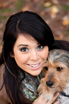西班牙女子Borkie Dog