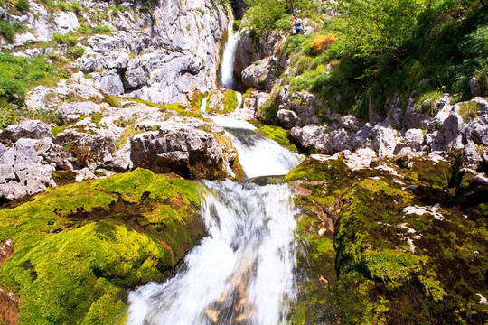 瀑布；Julian Alps