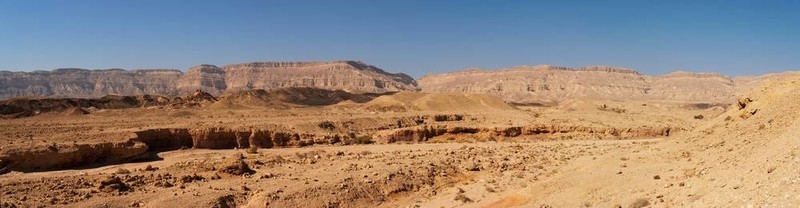 在小坑景區(qū)的沙漠景觀（Makhtesh Katan）在以色列的內(nèi)蓋夫沙漠