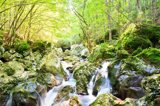 瀑布；Julian Alps
