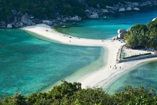 囊元島美麗的海灘