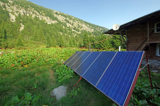 山上太陽能電池板