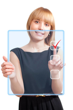 女子推觸摸按鈕
