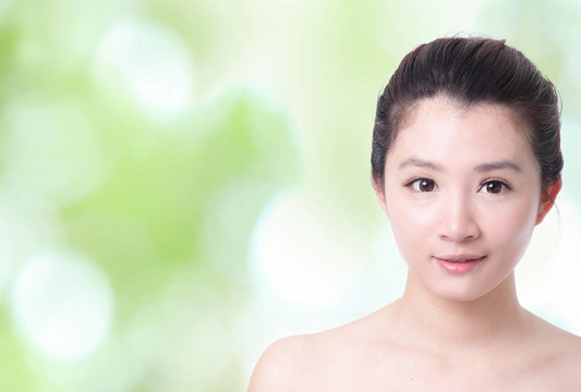 美女臉與綠色背景