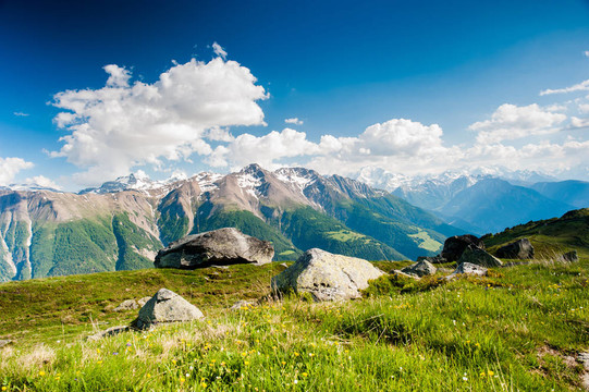 從fiescheralp山全景