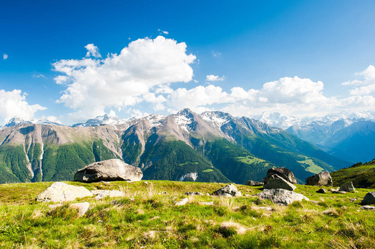 從fiescheralp山全景