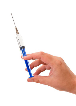 帶注射器的手