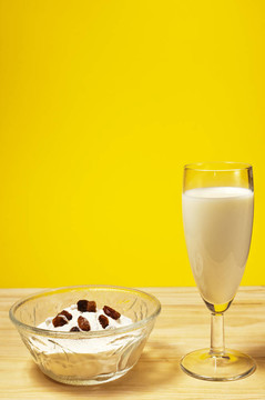 Milch；Mehl；Rosinen；zutaten F？R kaiserschmarn
