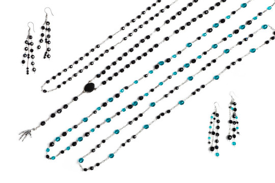 珠項鏈和耳環(huán)