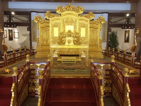 龍椅
