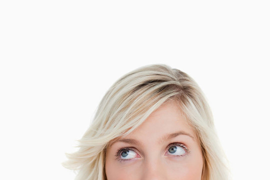 金發(fā)女人的眼睛仰視