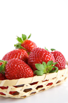 Strawberry在柳條筐