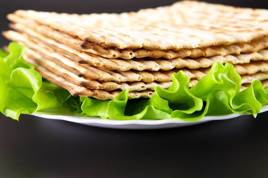 猶太人的宗教節(jié)日逾越節(jié)的傳統(tǒng)食品Matza