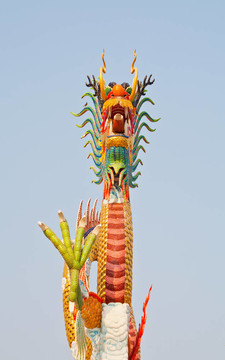 龍的雕像在Nakornsawan；泰國(guó)
