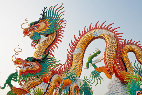 龍的雕像在Nakornsawan；泰國