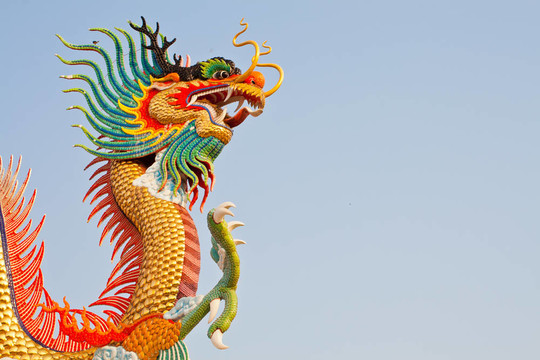 龍的雕像在Nakornsawan；泰國(guó)