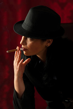 戴帽子的女人