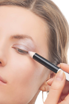 年輕的金發(fā)被makeuped